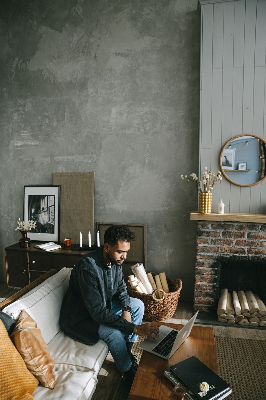 Cozy Living Room Metamorphosis - Textured Wall Finish & Warm Illumination by RK Interior